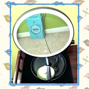 🆕 Peace & Clover HD Glass LED Makeup Mirror